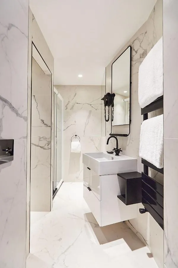 Madrigal Hotel Paris 3*,