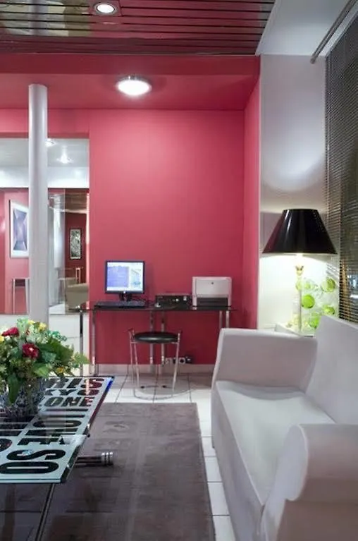 ***  Madrigal Hotel Paris France